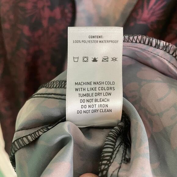 Sunrise Kingdom Red Black Floral Waterproof Hooded Windbreaker Women's Small - Picture 7 of 7